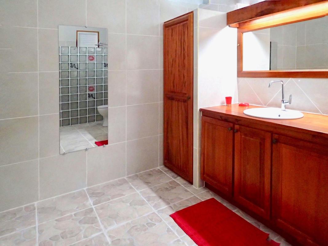 Villa sur la plage Martinique - sdb de la chambre 6